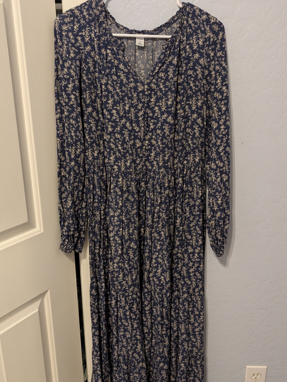 Old Navy Navy and Cream Floral Long Sleeve Maxi Dress